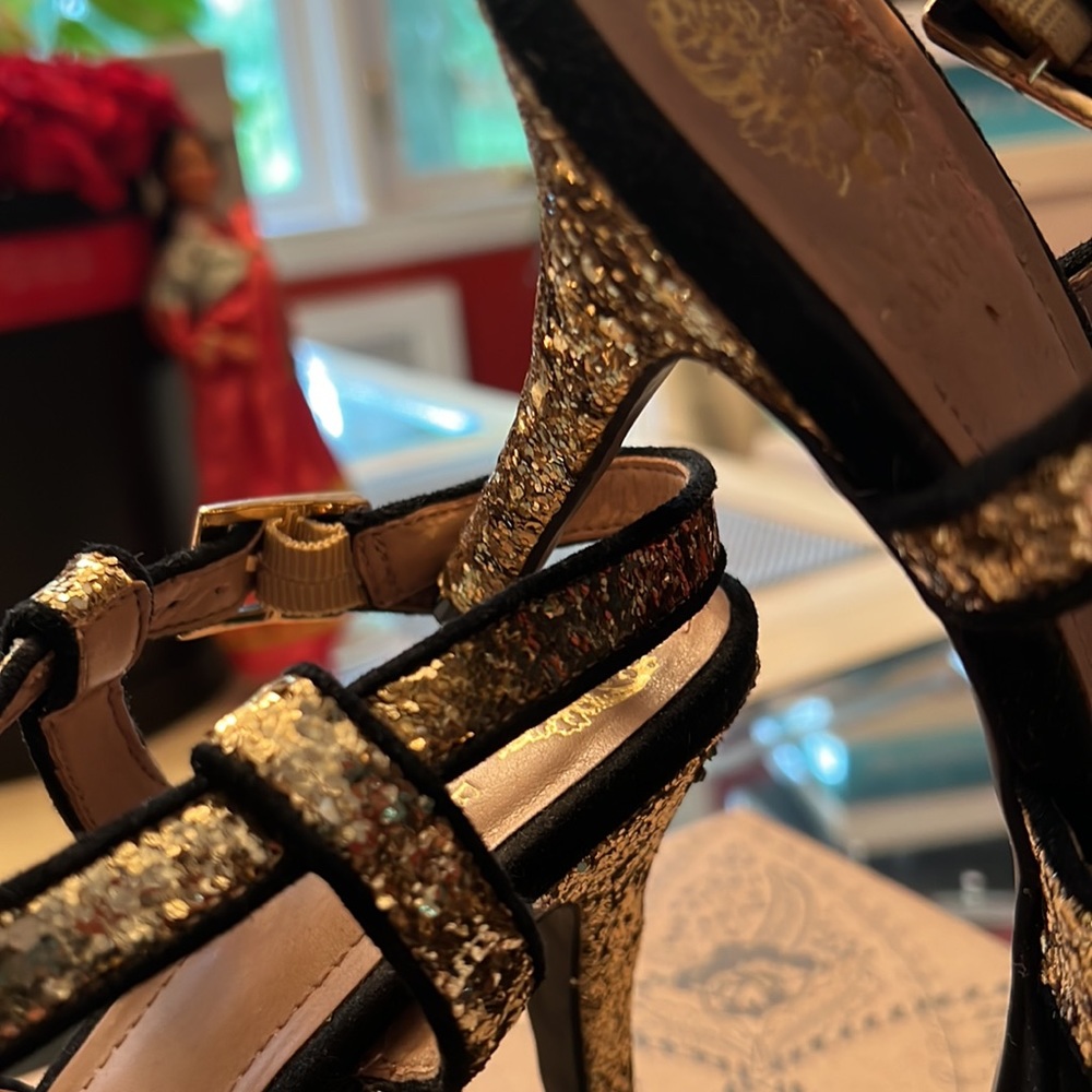 Vince Camuto Padrita Platform Sandals in Gold Glitter & Blk Suede Sz 7 1… - Picture 5 of 16